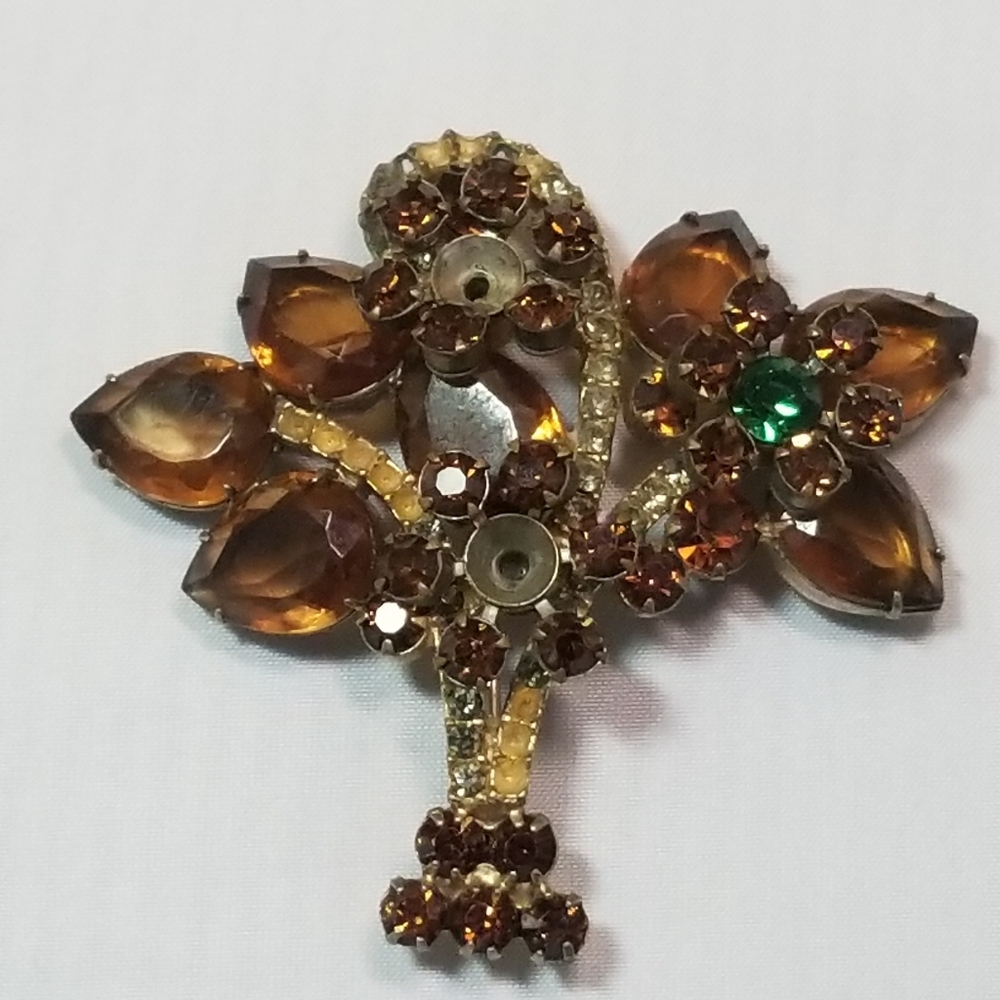 Vintage Brooch (F)
